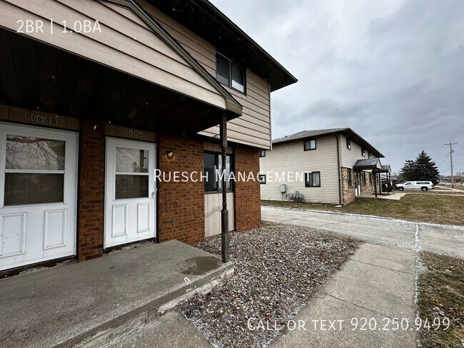 Building Photo - Spacious 2 Bedroom 1 Bath Townhouse Style ...