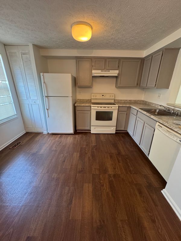 Foto del edificio - 9730 Red Clover Ct