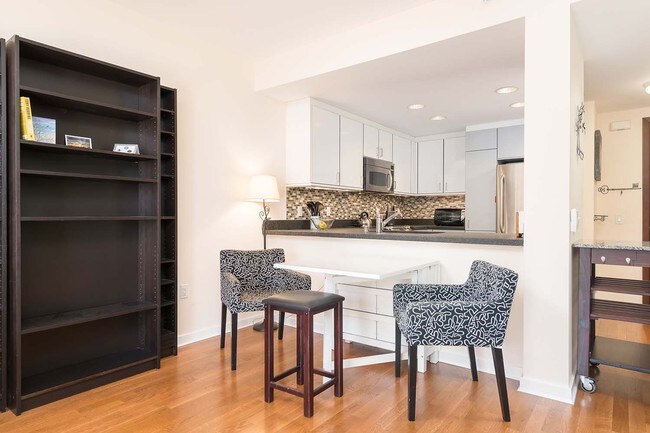 Building Photo - Great Furnished Condo at the Potrero