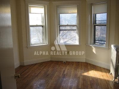 Building Photo - 109 St Stephen St