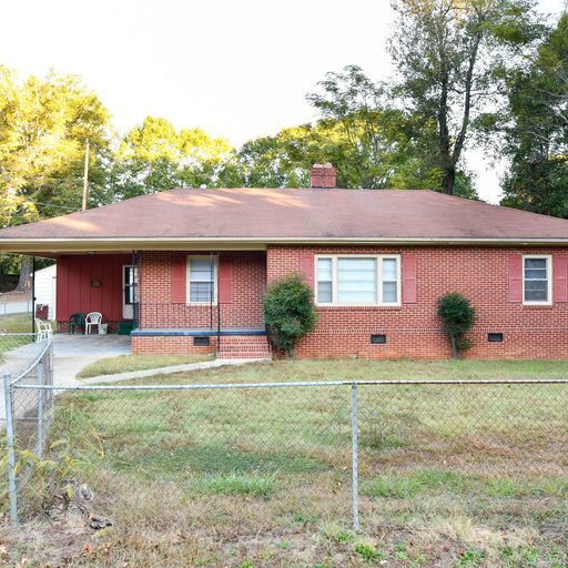 Foto del edificio - Charming 3-Bedroom Brick Ranch Home with S...