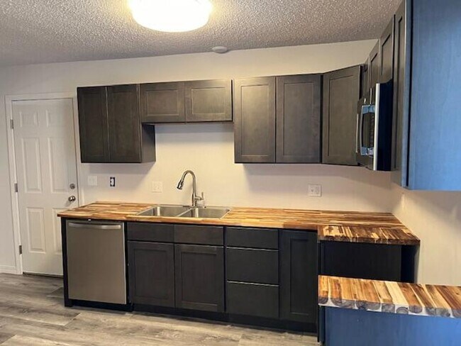 Building Photo - Welcome to this newly remodeled 4-bedroom,...