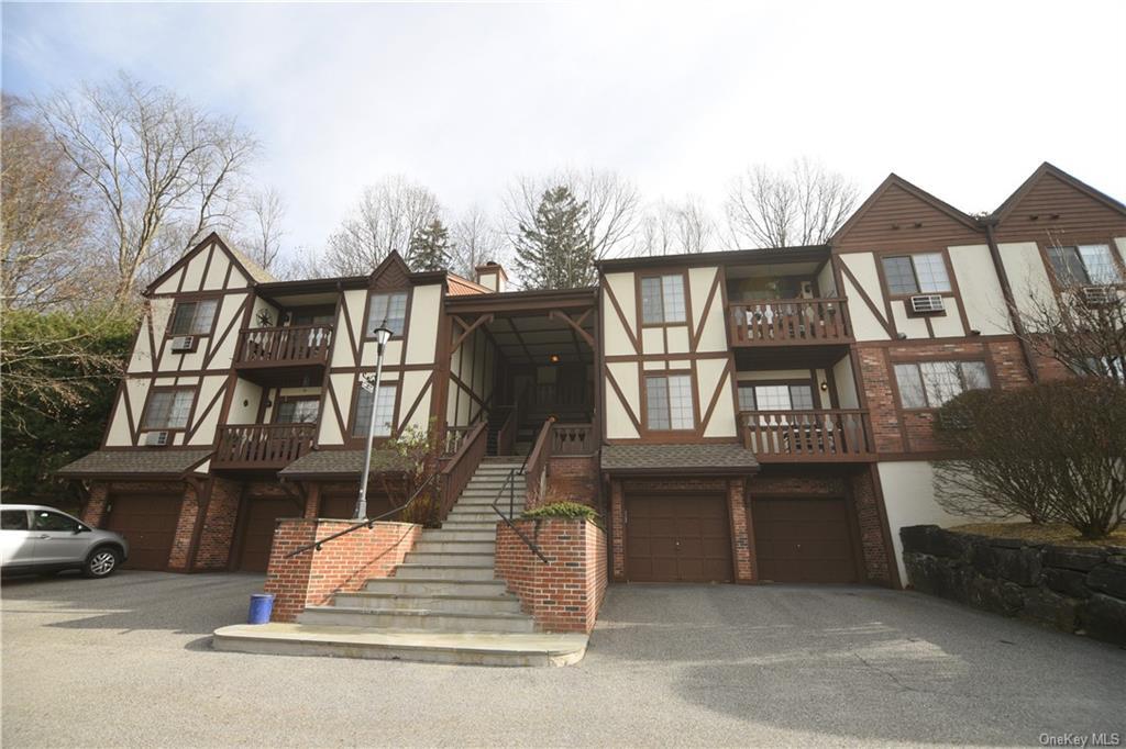 108 Foxwood Cir, Mount Kisco, NY 10549 Condo for Rent in Mount Kisco