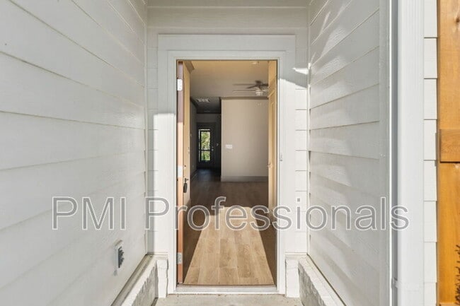 Building Photo - 3419 John Richards Dr