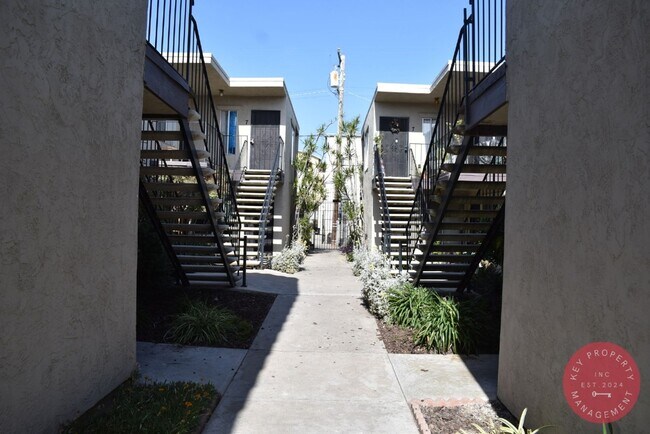 Foto del edificio - Charming 2-Bedroom East San Diego Apartment