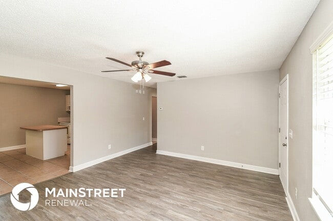 Building Photo - 1533 Raven Dr S