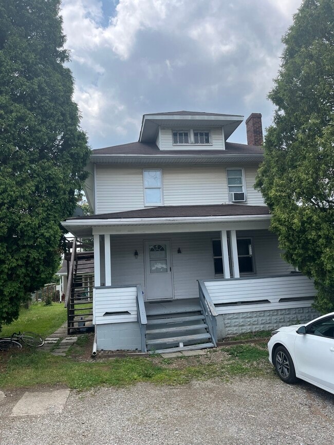 Building Photo - 2237 Brodhead Road, Unit 1