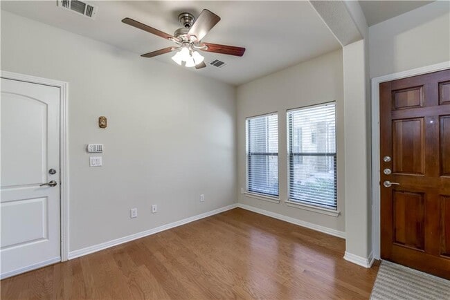 Building Photo - 1115 Kinney Ave