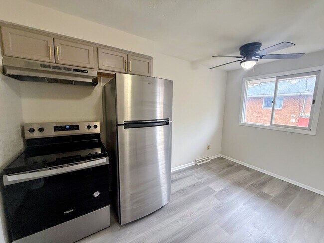 Foto del edificio - Two bedroom one bathroom apartment for rent