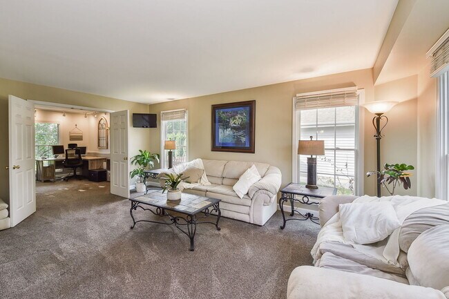 Foto del edificio - 1427 Steeplechase Rd