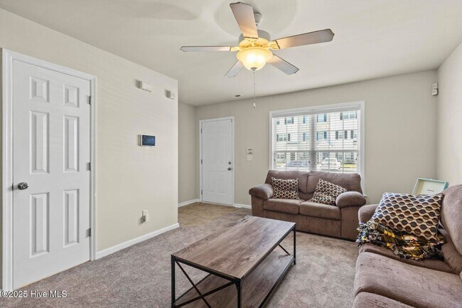 Foto del edificio - 2 Bed Townhome In Carolina Forest!