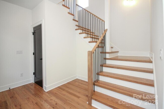 Foto del edificio - 1110 Greenleaf Ave