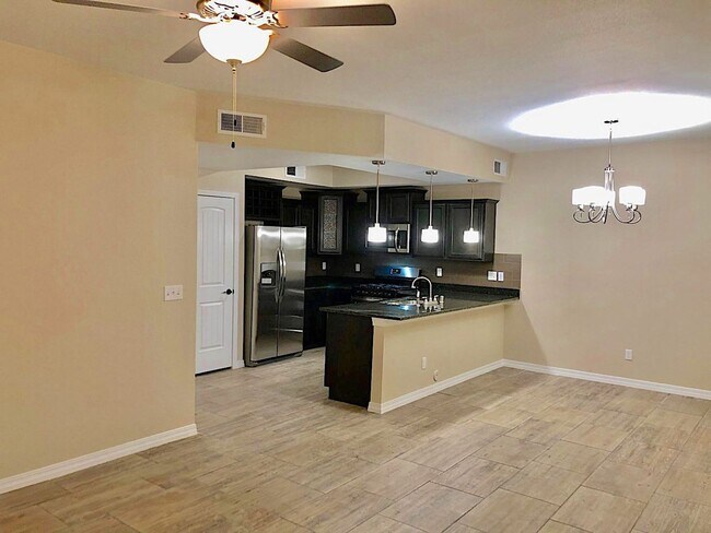 Building Photo - 800 TS Daniel Cadena Dr