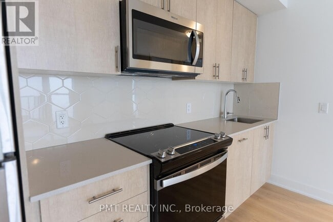 Photo du bâtiment - 2545-2545 Simcoe St N