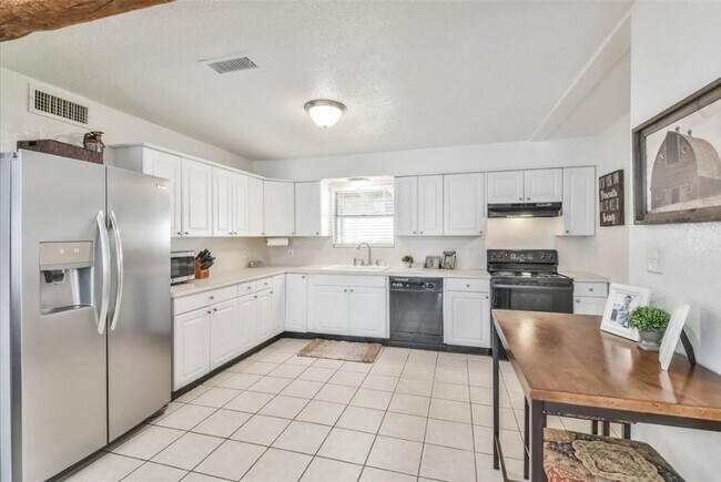 Building Photo - 606 Pine Bough Ln