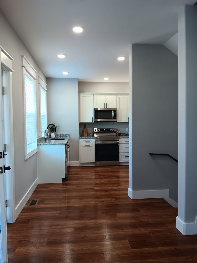 Foto del edificio - 4BR/4BA Townhome in Fort Sanders | Off Cam...