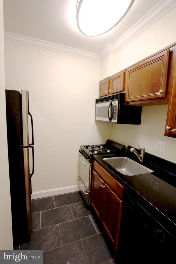 906 S Washington St Unit 113, Alexandria, VA 22314 Room for Rent in