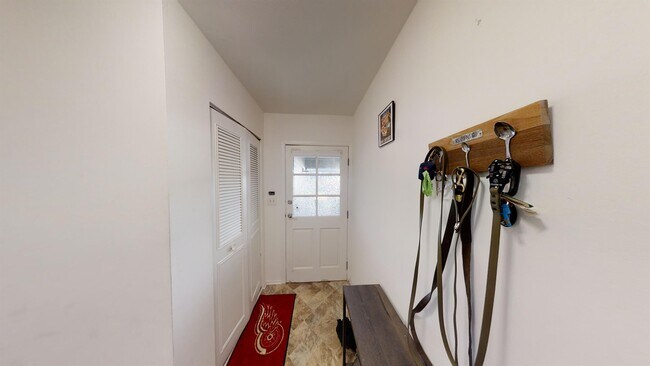 Building Photo - 726 Watersedge Dr