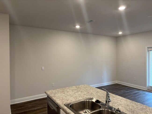 Building Photo - 2812 Shumard St