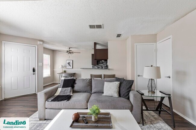 Foto del edificio - 1919 W Tarrant Rd