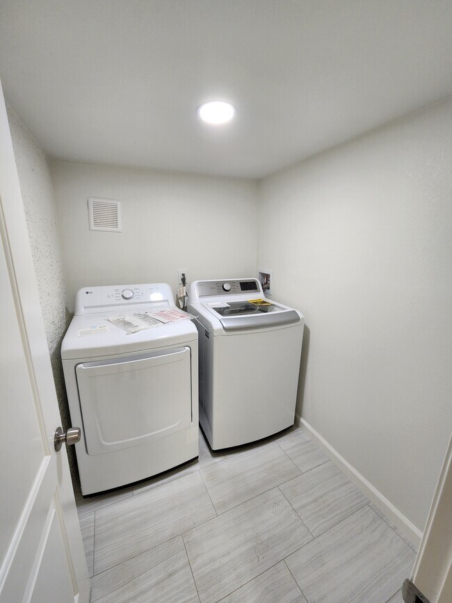 Laundry Room - 1515 E Elizabeth St