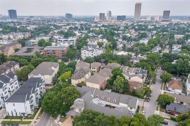 Foto del edificio - 1333 Hyde Park Blvd