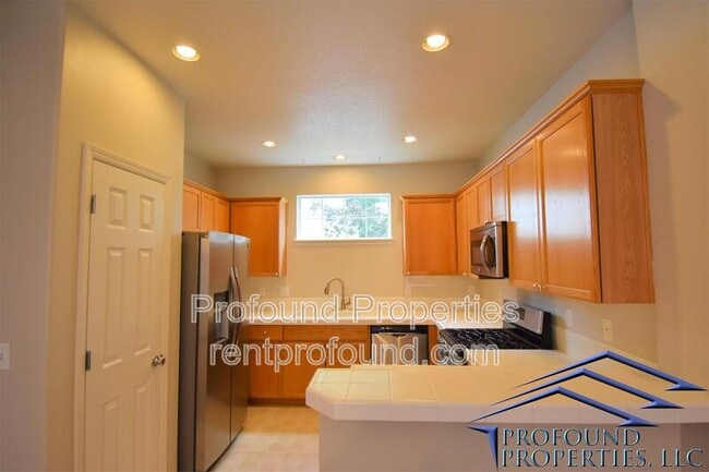 Building Photo - 6055 SW 208th Pl