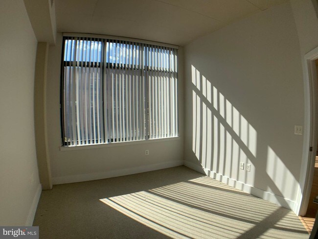 Building Photo - 520 John Carlyle St