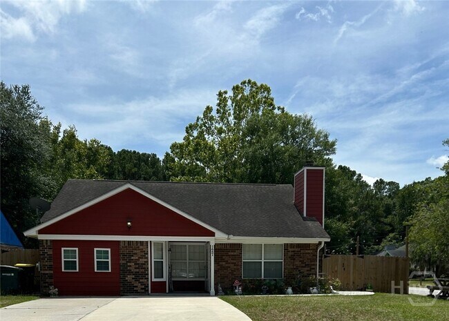 Building Photo - 127 Forest Ridge Dr