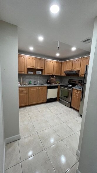 Building Photo - 250 181 Dr