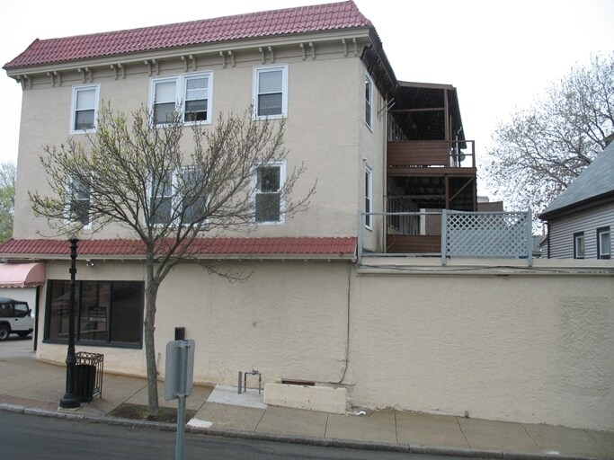 Building Photo - 19 Pauline St