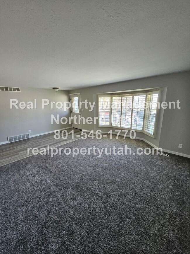 Building Photo - Lovely 5 Bedroom Home Now Available in Layton