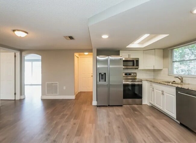 Foto del edificio - 9405 Gray Fox Ln