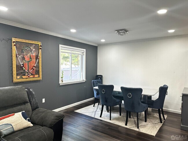 Foto del edificio - 107 Thoreau Dr