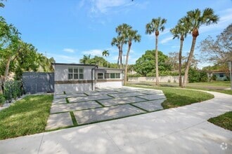 Building Photo - 1001 SW 19th St