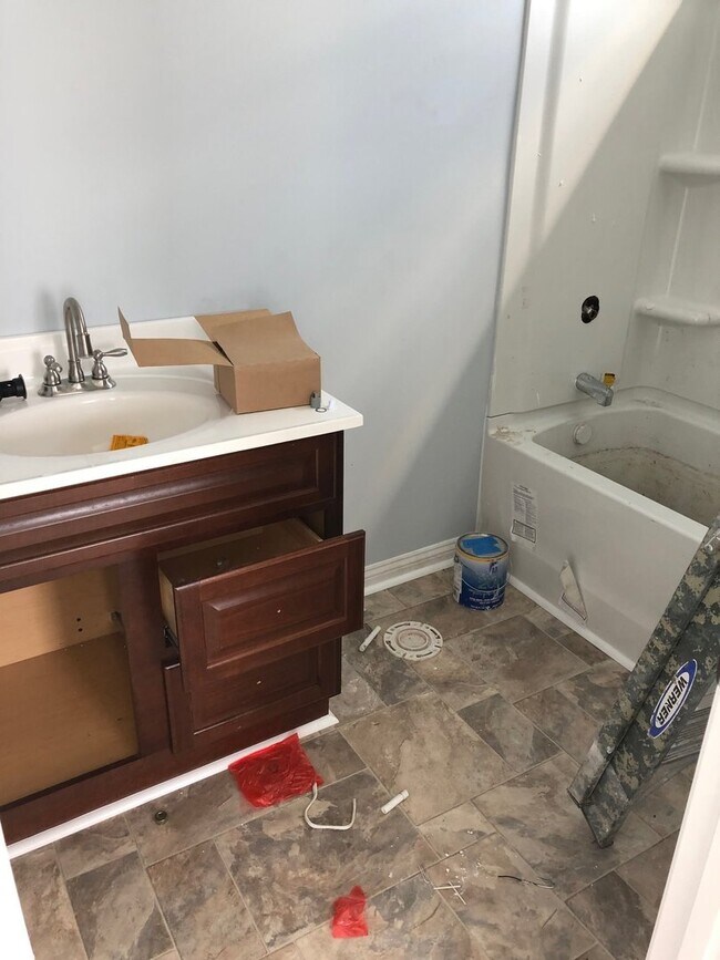 Building Photo - Fully Renovated Single Family Home