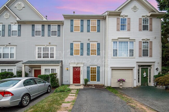Building Photo - 45425 Clarkes Crossing Square