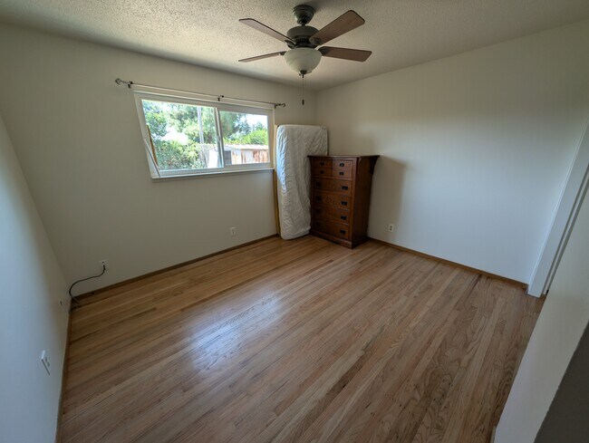 Building Photo - 10104 La Placita Dr