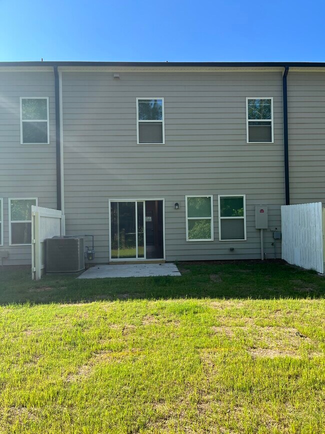 Backyard - 1455 Villageside Ct