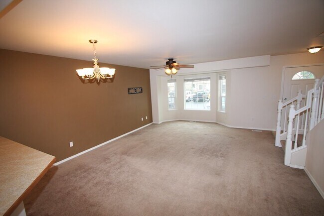 Foto del edificio - 3 Bedroom East Anchorage Condo w/ Fenced Yard!