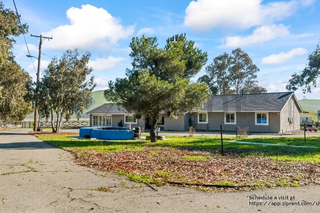 Building Photo - 3966 Dyer Rd