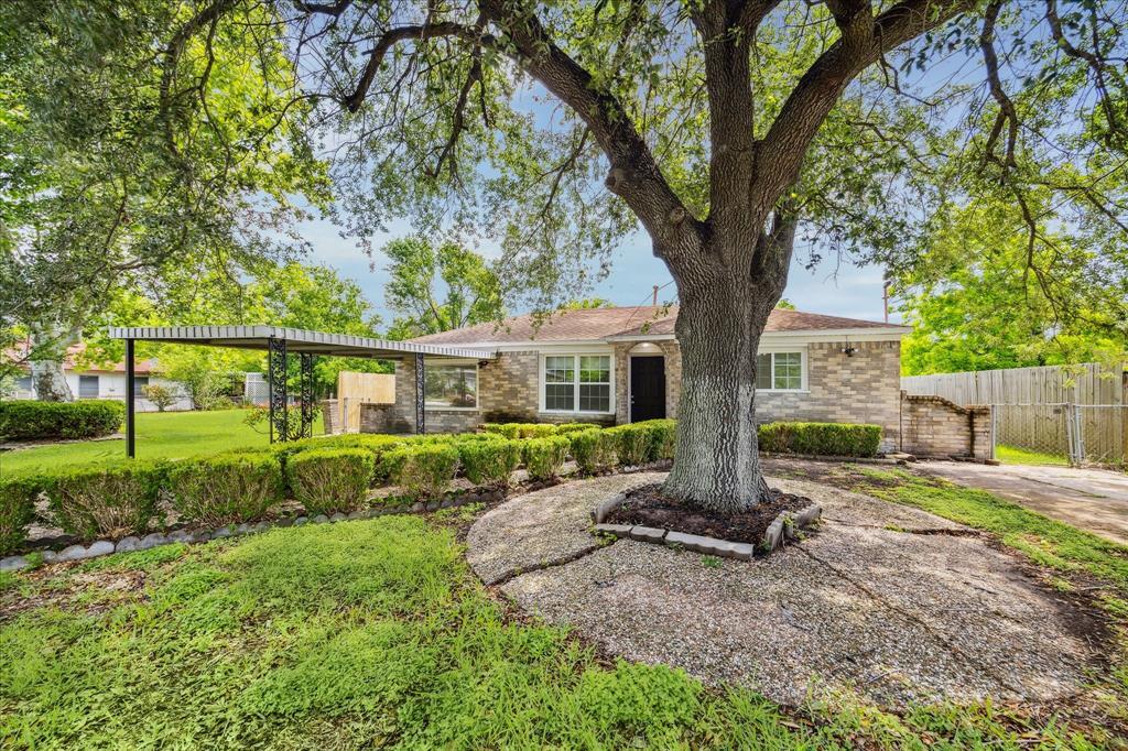 Foto principal - 3910 Englewood St