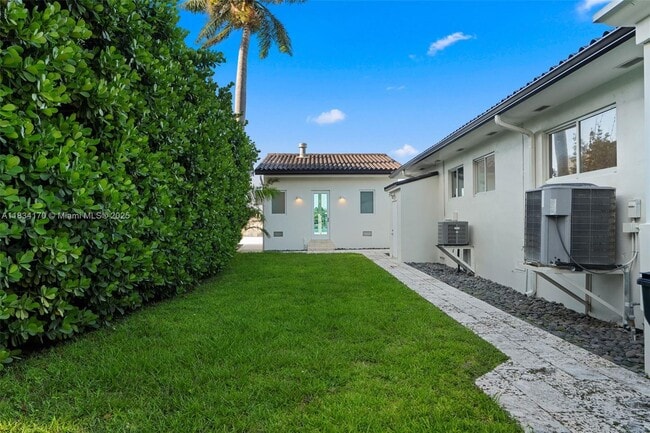 Building Photo - 205 N Hibiscus Dr
