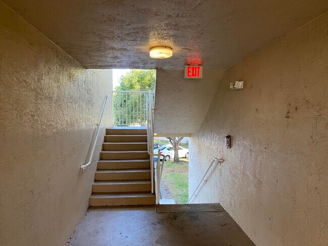 Building Photo - 8975 Okeechobee Blvd