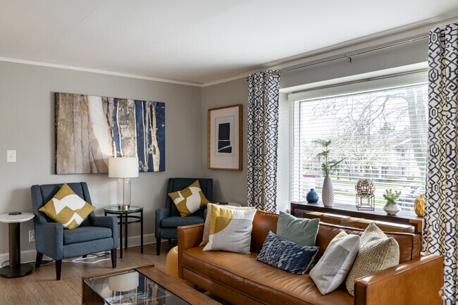 Farmhouse Lounge - Villas at Northstar