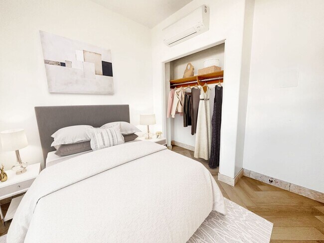 Foto del edificio - Gorgeous Lower Level 1 Bed / 1 Bath on Vul...