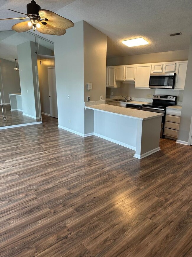 Building Photo - Charming 2BR Condo in Charlotte