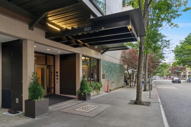 Building Photo - 2 bedroom in Seattle WA 98121