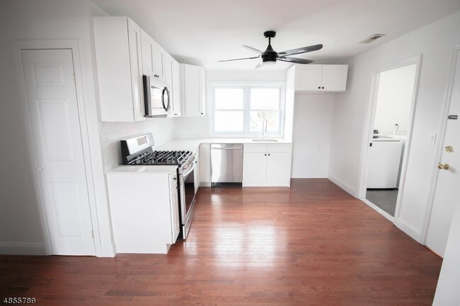 Building Photo - 26 Van Rensselear St