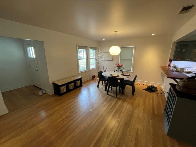 Building Photo - 1415 Travis Heights Blvd